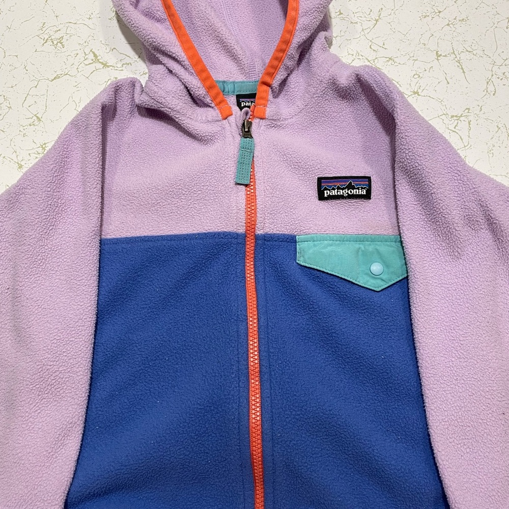 Hooded Patagonia fleece. Lavender & blue.